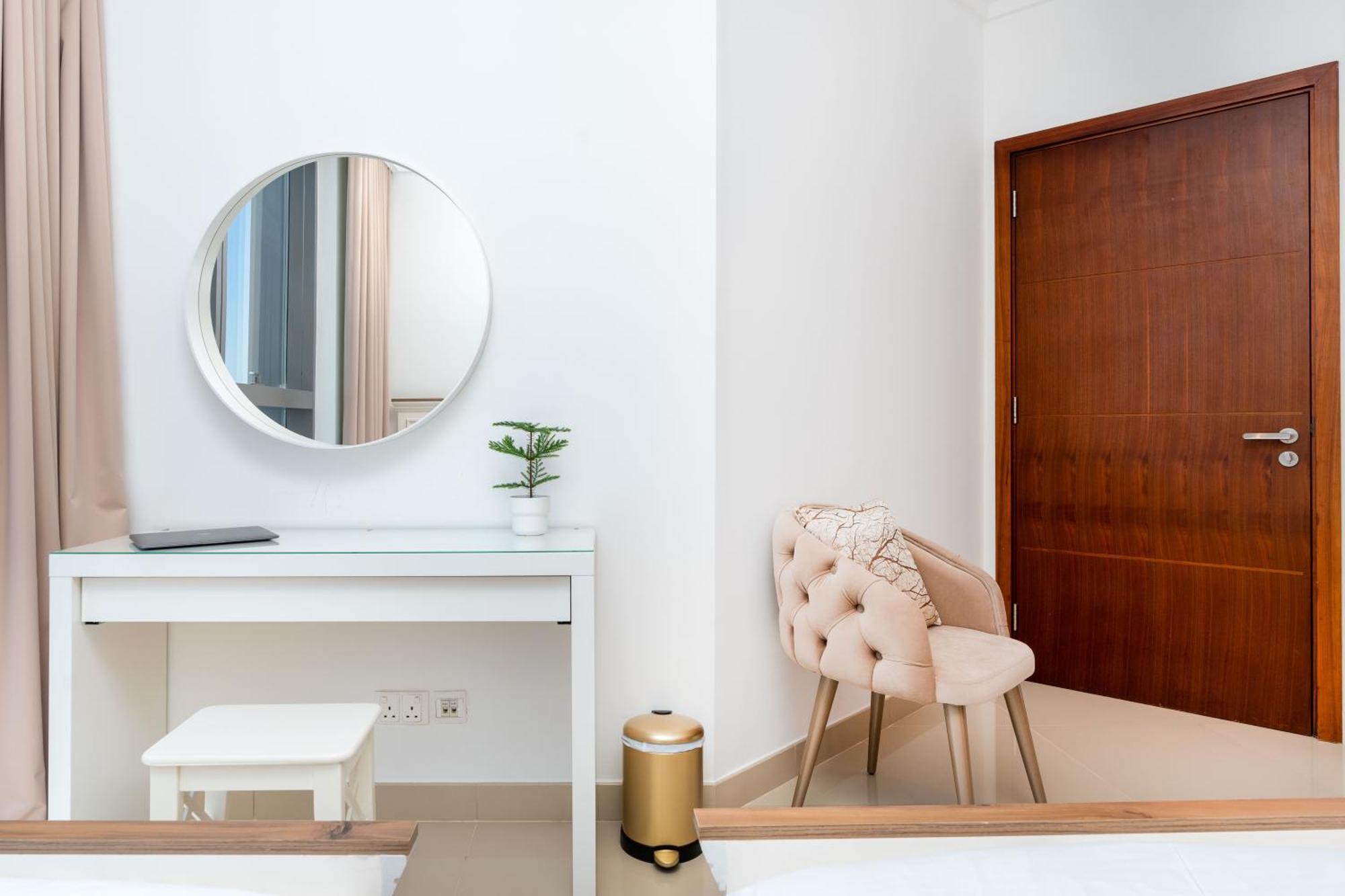 Lux Apt-Burj View Opp. Dxb Mall Дубай Екстериор снимка