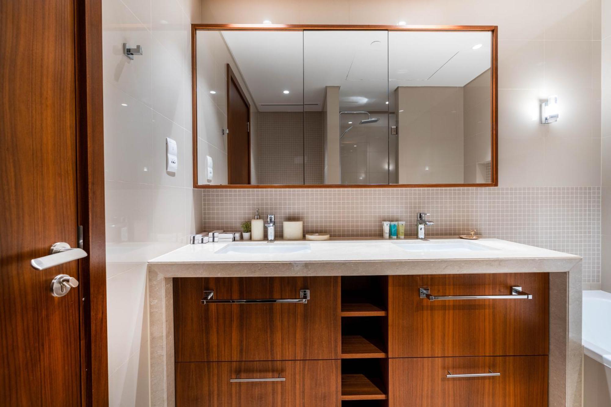 Lux Apt-Burj View Opp. Dxb Mall Дубай Екстериор снимка